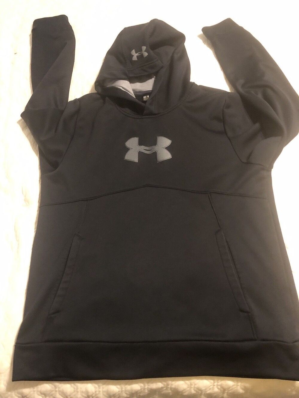Under Armour Pullover Sweatshirt Hoodie Size Medium-unisex